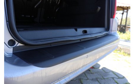 Накладка на задний бампер Peugeot Partner