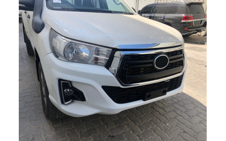 Бампер передний Toyota Hilux 2015-2020