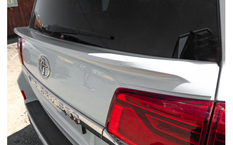 Спойлер Toyota Land Cruiser 200