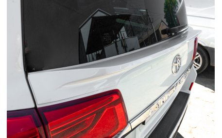 Спойлер Toyota Land Cruiser 200