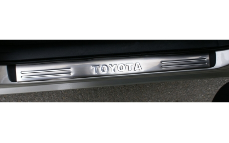 Накладки на пороги Toyota Corolla