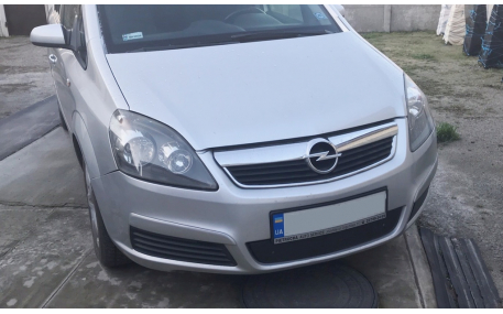 Зимняя накладка на решетку Opel Zafira B