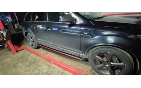 Подножки Audi Q7