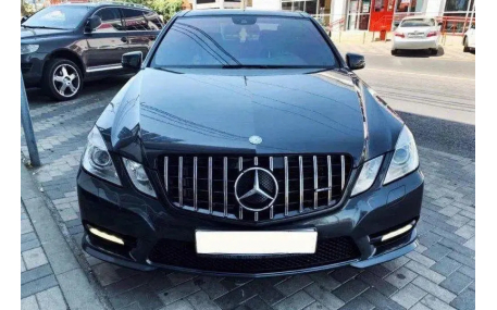 Решетка радиатора Mercedes E-class W212 2009-2013