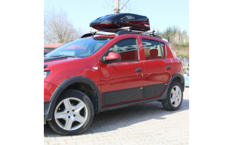 Молдинги дверей Renault Sandero