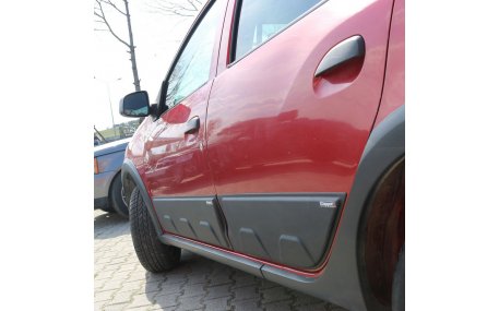 Молдинги дверей Renault Sandero