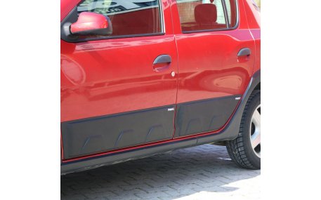 Молдинги дверей Renault Sandero