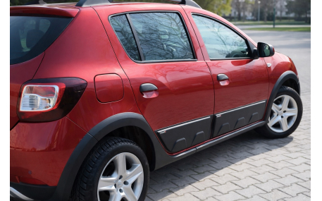 Молдинги дверей Renault Sandero