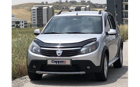 Дефлектор капота Dacia Sandero 