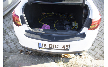 Накладка на задний бампер Opel Astra J