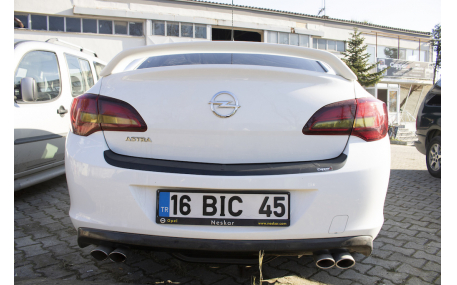 Накладка на задний бампер Opel Astra J