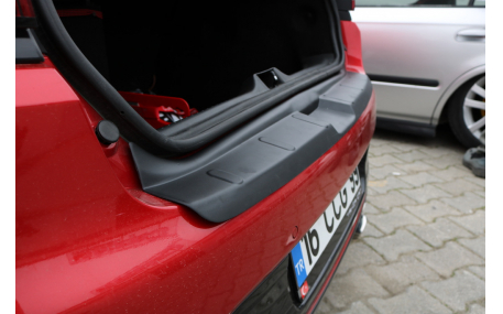 Накладка на задний бампер Renault Clio