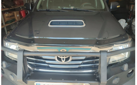 Дефлектор капота Toyota Hilux 