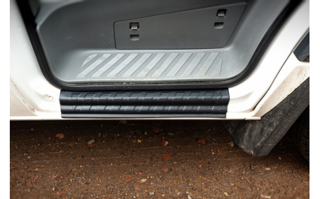 Накладка на пороги
