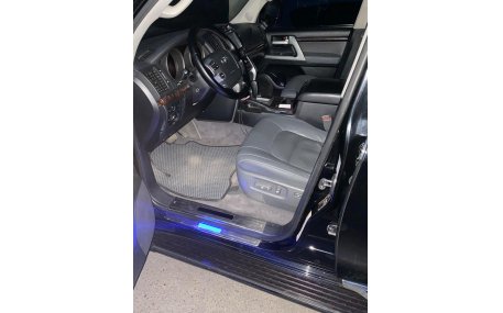 Накладки на пороги Toyota Land Cruiser 200