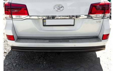 Накладка на задний бампер Toyota Land Cruiser 200