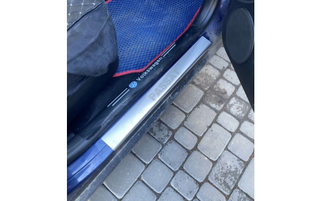 Накладки на пороги Volkswagen Passat B5