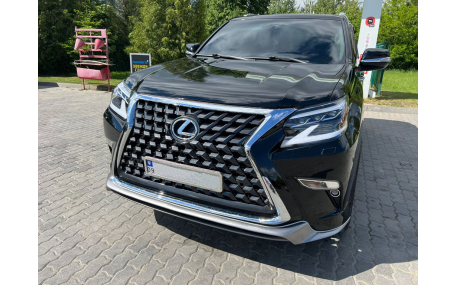 Решетка радиатора Lexus GX