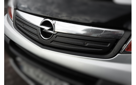 Зимняя накладка на решетку Opel Vivaro
