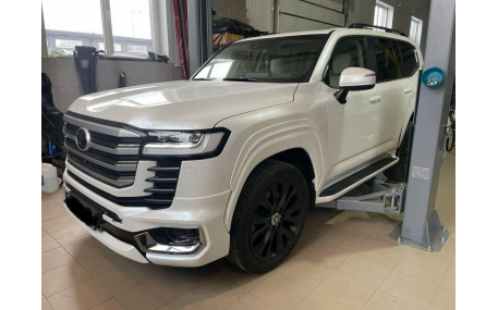 Накладки на бампера Toyota Land Cruiser 300