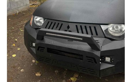 Бампер передний Mitsubishi L200