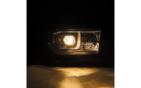 Фары передние Toyota Tundra 2007-2013