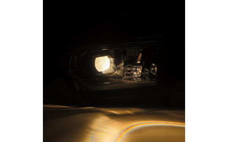 Фары передние Toyota Tundra 2007-2013