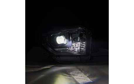 Фары передние Toyota Tundra 2014-2021