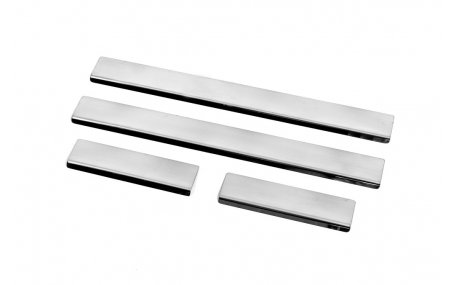 Накладки на пороги Renault Duster