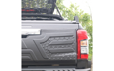 Накладка задняя Mitsubishi L200