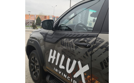 Молдинги дверей Toyota Hilux