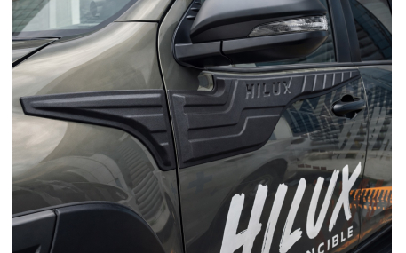 Молдинги дверей Toyota Hilux