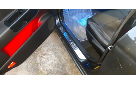 Накладки на пороги Kia Ceed