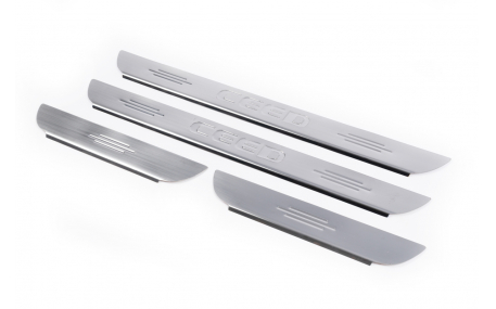 Накладки на пороги Kia Ceed