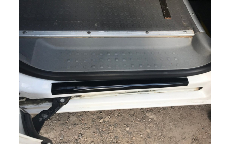 Накладки на пороги Volkswagen Caddy