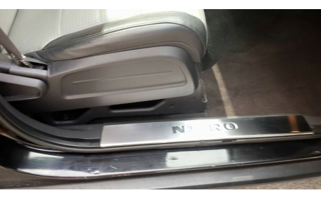 Накладки на пороги Dodge Nitro