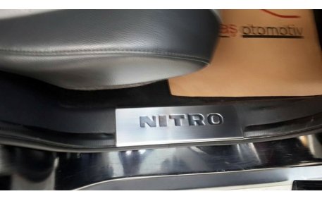 Накладки на пороги Dodge Nitro