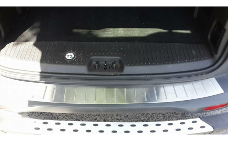 Накладка на задний бампер Ford Courier