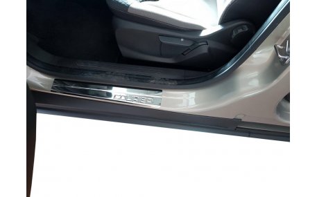 Накладки на пороги Ford Courier