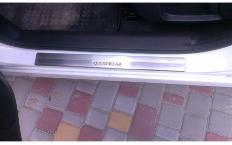 Накладки на пороги Nissan Qashqai