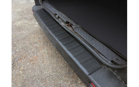 Накладка на задний бампер Renault Trafic