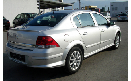 Накладка задняя Opel Astra H