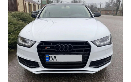 Решетка радиатора Audi A4 B8 2012-2015