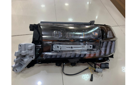 Фары передние Toyota Land Cruiser 200