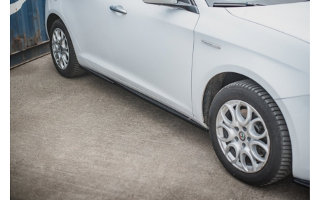 Накладки на пороги Alfa Romeo Giulietta