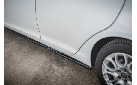 Накладки на пороги Alfa Romeo Giulietta