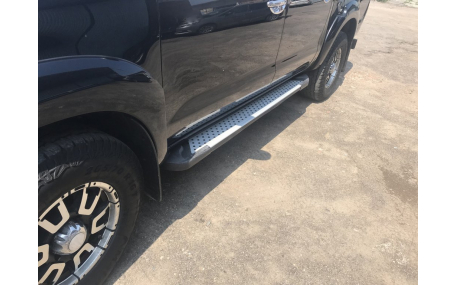 Подножки Toyota Hilux