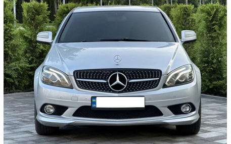 Решетка радиатора Mercedes C-class W204