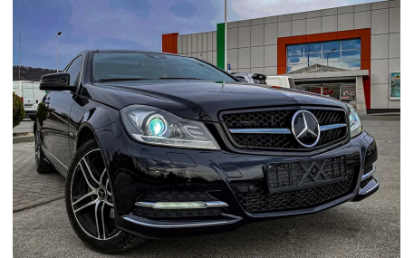 Решетка радиатора Mercedes C-class W204