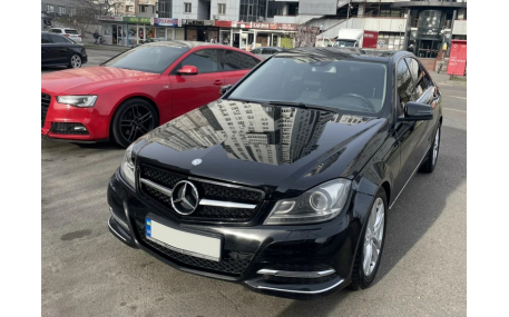 Решетка радиатора Mercedes C-class W204